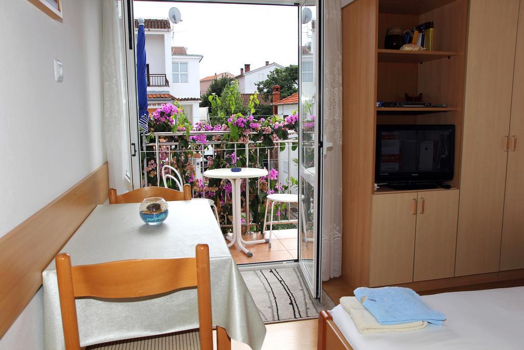 Apartments J&R Babara Biograd Na Moru Quarto foto